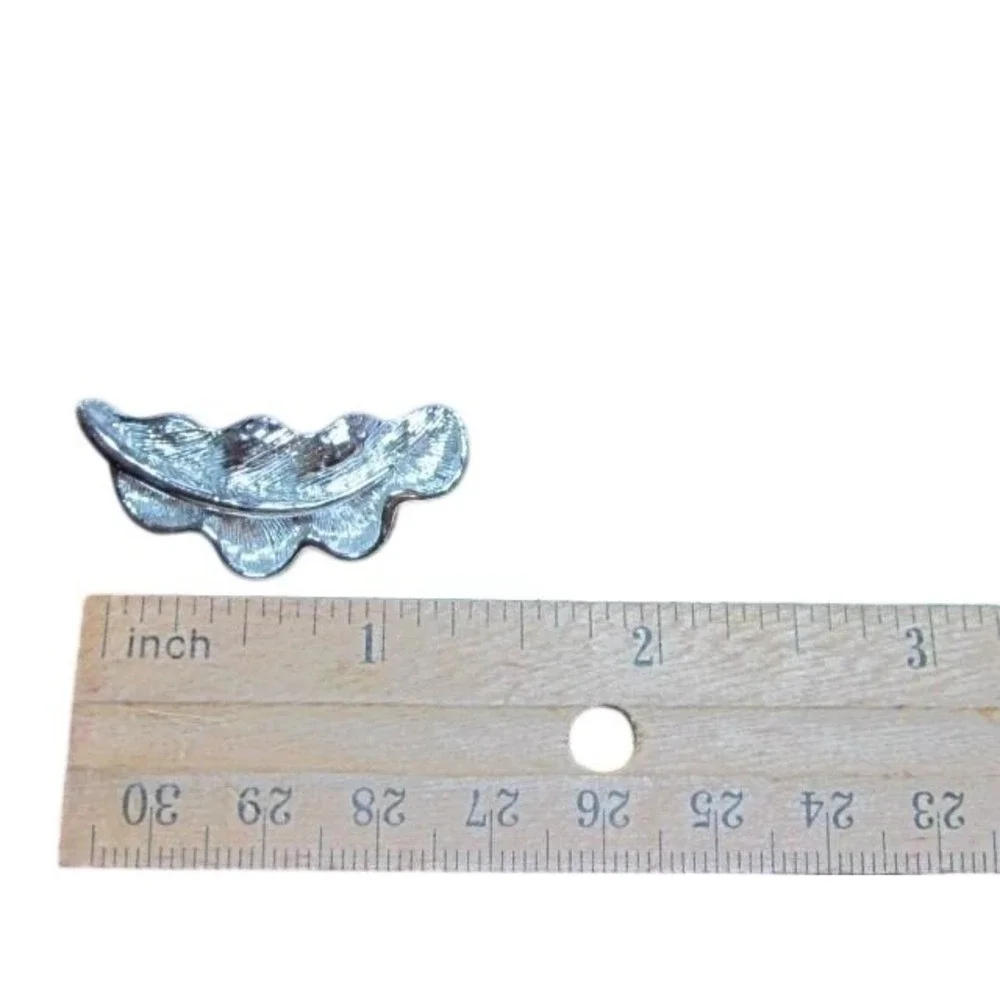 Vintage Small Silver Floral Leaf Etched Designer Signed‎ Gerry's Brooch Pin
